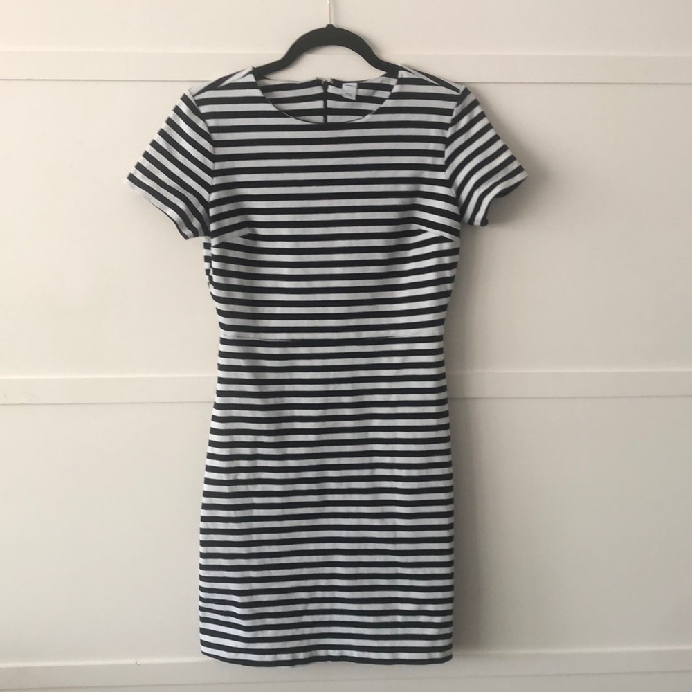 Black and white Old Navy Shortsleeved Dress